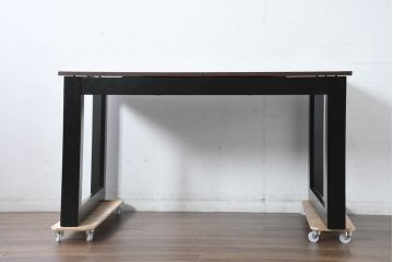 中古　ARMONIA(アルモニア)　ウォールナット天板の上質な風合いと直線的で洗練されたモダンデザインが魅力のエクステンションテーブル(エクステンションダイニングテーブル、伸長式テーブル、拡張式テーブル、食卓、4人掛け、6人掛け、4人用、6人用)(R-083363)