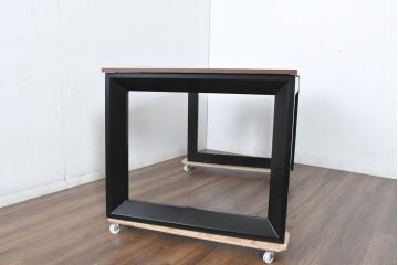 中古　ARMONIA(アルモニア)　ウォールナット天板の上質な風合いと直線的で洗練されたモダンデザインが魅力のエクステンションテーブル(エクステンションダイニングテーブル、伸長式テーブル、拡張式テーブル、食卓、4人掛け、6人掛け、4人用、6人用)(R-083363)