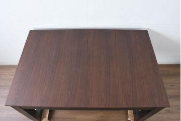 中古　ARMONIA(アルモニア)　ウォールナット天板の上質な風合いと直線的で洗練されたモダンデザインが魅力のエクステンションテーブル(エクステンションダイニングテーブル、伸長式テーブル、拡張式テーブル、食卓、4人掛け、6人掛け、4人用、6人用)(R-083363)