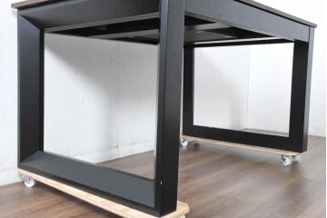 中古　ARMONIA(アルモニア)　ウォールナット天板の上質な風合いと直線的で洗練されたモダンデザインが魅力のエクステンションテーブル(エクステンションダイニングテーブル、伸長式テーブル、拡張式テーブル、食卓、4人掛け、6人掛け、4人用、6人用)(R-083363)