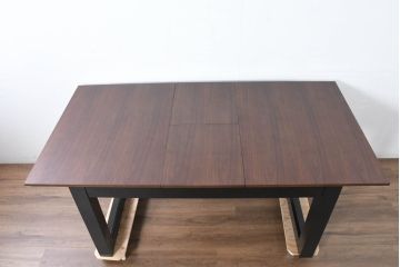 中古　ARMONIA(アルモニア)　ウォールナット天板の上質な風合いと直線的で洗練されたモダンデザインが魅力のエクステンションテーブル(エクステンションダイニングテーブル、伸長式テーブル、拡張式テーブル、食卓、4人掛け、6人掛け、4人用、6人用)(R-083363)