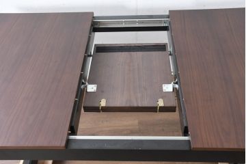 中古　ARMONIA(アルモニア)　ウォールナット天板の上質な風合いと直線的で洗練されたモダンデザインが魅力のエクステンションテーブル(エクステンションダイニングテーブル、伸長式テーブル、拡張式テーブル、食卓、4人掛け、6人掛け、4人用、6人用)(R-083363)