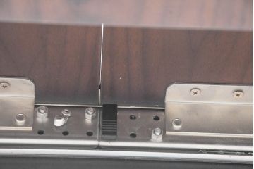 中古　ARMONIA(アルモニア)　ウォールナット天板の上質な風合いと直線的で洗練されたモダンデザインが魅力のエクステンションテーブル(エクステンションダイニングテーブル、伸長式テーブル、拡張式テーブル、食卓、4人掛け、6人掛け、4人用、6人用)(R-083363)