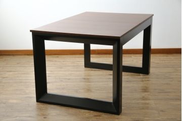 中古　ARMONIA(アルモニア)　ウォールナット天板の上質な風合いと直線的で洗練されたモダンデザインが魅力のエクステンションテーブル(エクステンションダイニングテーブル、伸長式テーブル、拡張式テーブル、食卓、4人掛け、6人掛け、4人用、6人用)(R-083363)