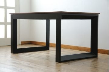 中古　ARMONIA(アルモニア)　ウォールナット天板の上質な風合いと直線的で洗練されたモダンデザインが魅力のエクステンションテーブル(エクステンションダイニングテーブル、伸長式テーブル、拡張式テーブル、食卓、4人掛け、6人掛け、4人用、6人用)(R-083363)
