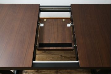 中古　ARMONIA(アルモニア)　ウォールナット天板の上質な風合いと直線的で洗練されたモダンデザインが魅力のエクステンションテーブル(エクステンションダイニングテーブル、伸長式テーブル、拡張式テーブル、食卓、4人掛け、6人掛け、4人用、6人用)(R-083363)