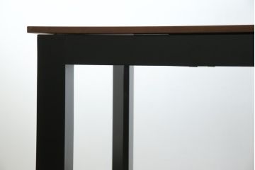 中古　ARMONIA(アルモニア)　ウォールナット天板の上質な風合いと直線的で洗練されたモダンデザインが魅力のエクステンションテーブル(エクステンションダイニングテーブル、伸長式テーブル、拡張式テーブル、食卓、4人掛け、6人掛け、4人用、6人用)(R-083363)