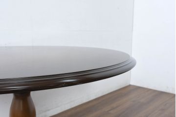 中古　カリモク家具(karimoku)　COLONIAL(コロニアル)シリーズ　カントリースタイルの柔らかな雰囲気の丸型ダイニングテーブル(ラウンドテーブル、丸テーブル、二人掛け、四人掛け、2人用、4人用、円卓)(R-083364)