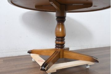 中古　カリモク家具(karimoku)　COLONIAL(コロニアル)シリーズ　カントリースタイルの柔らかな雰囲気の丸型ダイニングテーブル(ラウンドテーブル、丸テーブル、二人掛け、四人掛け、2人用、4人用、円卓)(R-083364)