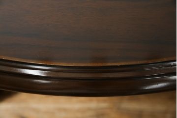 中古　カリモク家具(karimoku)　COLONIAL(コロニアル)シリーズ　カントリースタイルの柔らかな雰囲気の丸型ダイニングテーブル(ラウンドテーブル、丸テーブル、二人掛け、四人掛け、2人用、4人用、円卓)(R-083364)