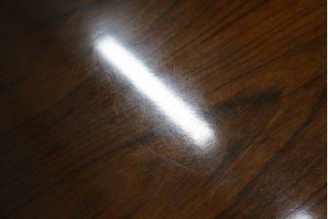 中古　カリモク家具(karimoku)　COLONIAL(コロニアル)シリーズ　カントリースタイルの柔らかな雰囲気の丸型ダイニングテーブル(ラウンドテーブル、丸テーブル、二人掛け、四人掛け、2人用、4人用、円卓)(R-083364)
