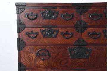 中古　岩谷堂箪笥　動きのある杢目と存在感のある金具が魅力的な衣装箪笥(収納タンス、和箪笥、整理箪笥、引き出し)(R-083365)