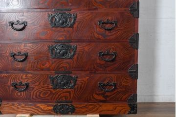 中古　岩谷堂箪笥　動きのある杢目と存在感のある金具が魅力的な衣装箪笥(収納タンス、和箪笥、整理箪笥、引き出し)(R-083365)