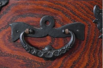 中古　岩谷堂箪笥　動きのある杢目と存在感のある金具が魅力的な衣装箪笥(収納タンス、和箪笥、整理箪笥、引き出し)(R-083365)