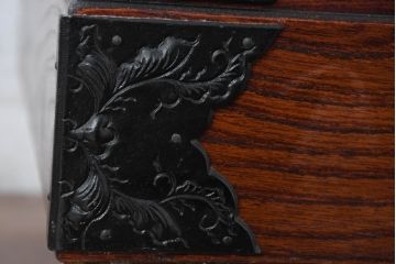中古　岩谷堂箪笥　動きのある杢目と存在感のある金具が魅力的な衣装箪笥(収納タンス、和箪笥、整理箪笥、引き出し)(R-083365)