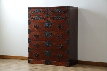 中古　岩谷堂箪笥　動きのある杢目と存在感のある金具が魅力的な衣装箪笥(収納タンス、和箪笥、整理箪笥、引き出し)(R-083365)