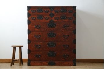 中古　岩谷堂箪笥　動きのある杢目と存在感のある金具が魅力的な衣装箪笥(収納タンス、和箪笥、整理箪笥、引き出し)(R-083365)