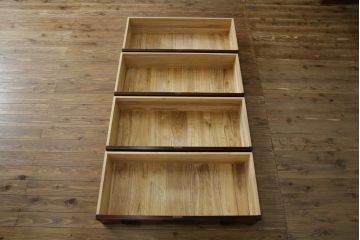中古　岩谷堂箪笥　動きのある杢目と存在感のある金具が魅力的な衣装箪笥(収納タンス、和箪笥、整理箪笥、引き出し)(R-083365)