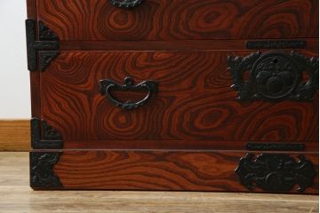 中古　岩谷堂箪笥　動きのある杢目と存在感のある金具が魅力的な衣装箪笥(収納タンス、和箪笥、整理箪笥、引き出し)(R-083365)