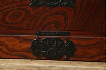 中古　岩谷堂箪笥　動きのある杢目と存在感のある金具が魅力的な衣装箪笥(収納タンス、和箪笥、整理箪笥、引き出し)(R-083365)