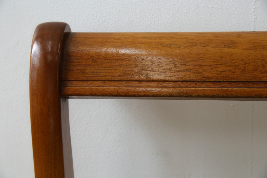 中古　横浜ダニエル(daniel)　優雅な佇まいのチェア1脚　(R-083366)