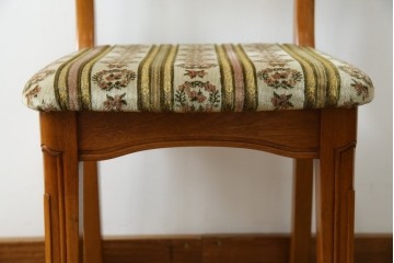 中古　横浜ダニエル(daniel)　優雅な佇まいのチェア1脚　(R-083366)