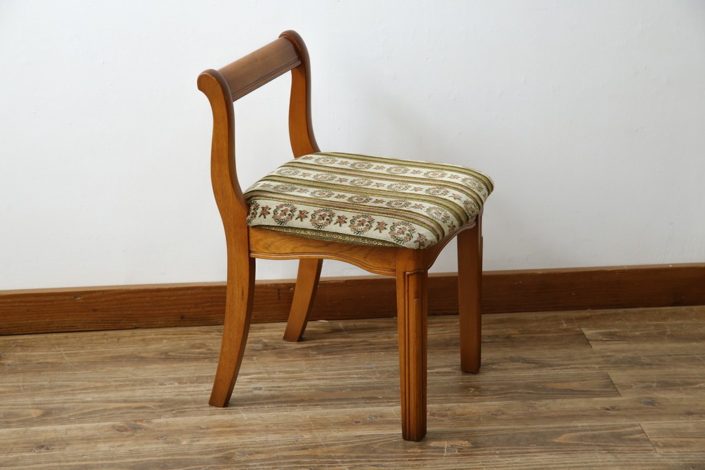 中古　横浜ダニエル(daniel)　優雅な佇まいのチェア1脚　(R-083366)