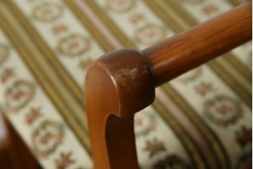 中古　横浜ダニエル(daniel)　優雅な佇まいのチェア1脚　(R-083366)