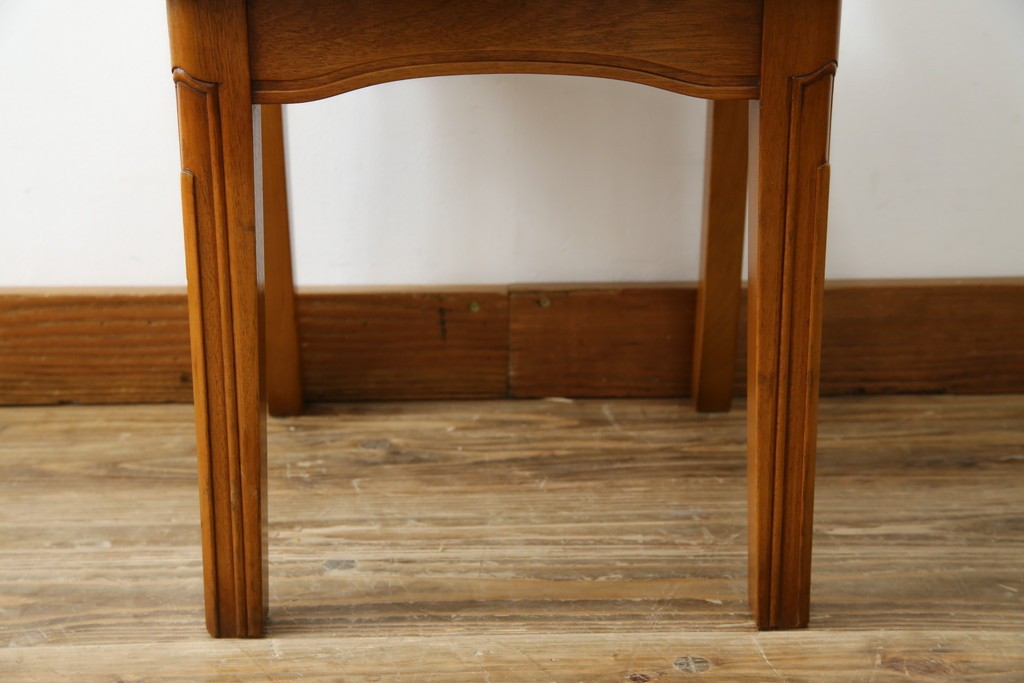 中古　横浜ダニエル(daniel)　優雅な佇まいのチェア1脚　(R-083366)