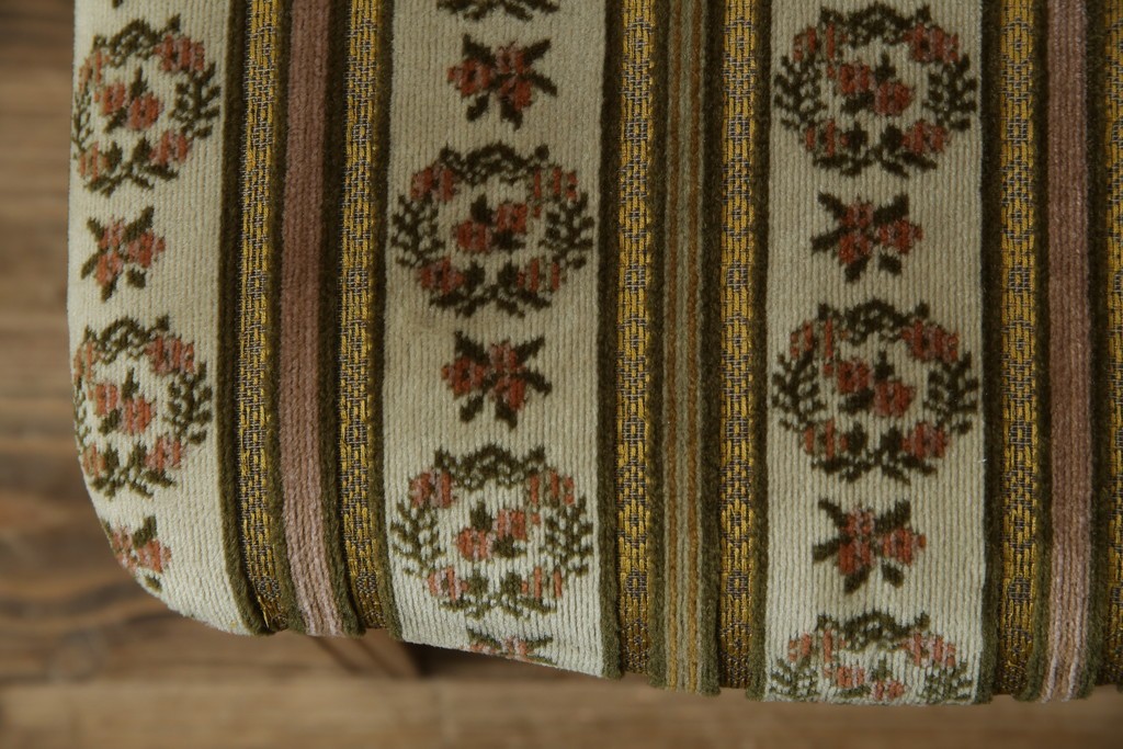 中古　横浜ダニエル(daniel)　優雅な佇まいのチェア1脚　(R-083366)