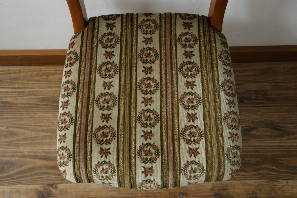 中古　横浜ダニエル(daniel)　優雅な佇まいのチェア1脚　(R-083366)