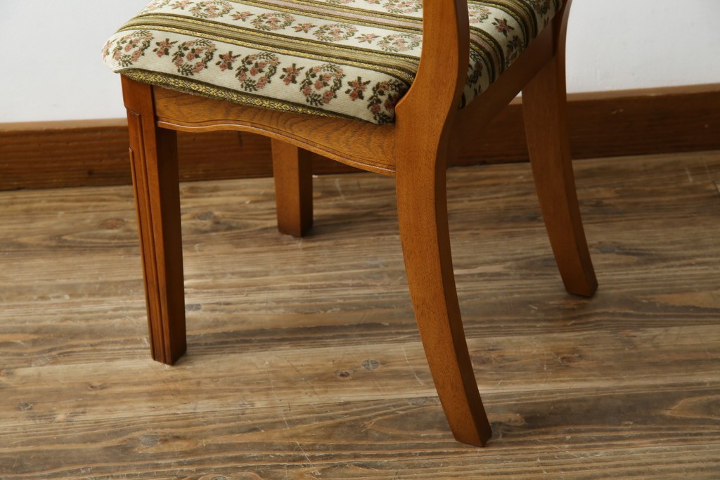 中古　横浜ダニエル(daniel)　優雅な佇まいのチェア1脚　(R-083366)