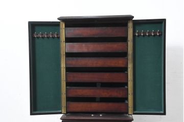アメリカビンテージ　The Bombay Company(ボンベイ社)　インテリア性の高いフォルムの縦型ジュエリーケース(コレクションケース、ジュエリーケース、サイドキャビネット、収納棚、ヴィンテージ)(R-083367)