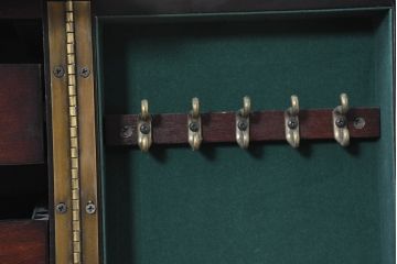 アメリカビンテージ　The Bombay Company(ボンベイ社)　インテリア性の高いフォルムの縦型ジュエリーケース(コレクションケース、ジュエリーケース、サイドキャビネット、収納棚、ヴィンテージ)(R-083367)