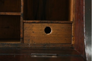 和製アンティーク　ロータイプ　歴史を感じる風合いを大切にしながらも現代のライフスタイルにも活用できる古い栓材のライティングビューロー　(R-083369)