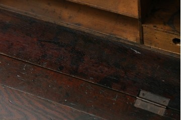 和製アンティーク　ロータイプ　歴史を感じる風合いを大切にしながらも現代のライフスタイルにも活用できる古い栓材のライティングビューロー　(R-083369)