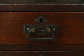 和製アンティーク　ロータイプ　歴史を感じる風合いを大切にしながらも現代のライフスタイルにも活用できる古い栓材のライティングビューロー　(R-083369)