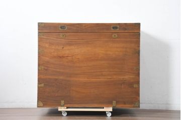 和製アンティーク　希少デザイン!!　くすの木(楠)の温もりが感じられるハンガー付き衣装トランク (木箱、ブランケットボックス、トランクテーブル、センターテーブル、サイドテーブル、収納箱、店舗什器)(R-083370)