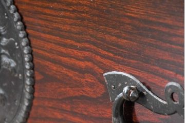 和製アンティーク　上手物!!　超美品　専門店にて木地呂塗り直し　唐獅子金具の存在感が目を引く和箪笥(衣装箪笥、和タンス、収納たんす、引き出し、重ねタンス、バラ売り可能)(R-083371)