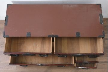 和製アンティーク　上手物!!　超美品　専門店にて木地呂塗り直し　唐獅子金具の存在感が目を引くローボード(テレビ台、テレビボード、和たんす、収納箪笥、衣装箪笥、引き出し)(R-083372)