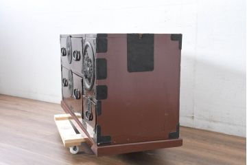 和製アンティーク　上手物!!　超美品　専門店にて木地呂塗り直し　唐獅子金具の存在感が目を引くローボード(テレビ台、テレビボード、和たんす、収納箪笥、衣装箪笥、引き出し)(R-0083373)