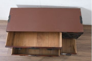 和製アンティーク　上手物!!　超美品　専門店にて木地呂塗り直し　唐獅子金具の存在感が目を引くローボード(テレビ台、テレビボード、和たんす、収納箪笥、衣装箪笥、引き出し)(R-0083373)