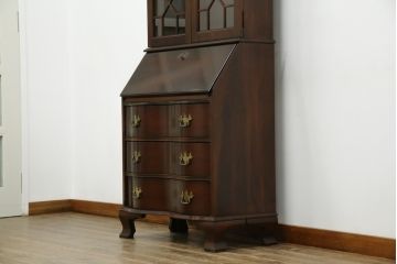 アメリカビンテージ　老舗工房　Jasper Cabinet(ジャスパーキャビネット)社　クラッシックデザインの小振りなビューローブックケース(ライディングビューロー、ライティングデスク、机、ワークデスク、本箱、本棚、飾り棚、収納棚、戸棚、引き出し、在宅用、在宅ワーク用、簿記机、ヴィンテージ)(R-083374)