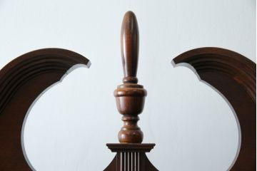 アメリカビンテージ　老舗工房　Jasper Cabinet(ジャスパーキャビネット)社　クラッシックデザインの小振りなビューローブックケース(ライディングビューロー、ライティングデスク、机、ワークデスク、本箱、本棚、飾り棚、収納棚、戸棚、引き出し、在宅用、在宅ワーク用、簿記机、ヴィンテージ)(R-083374)