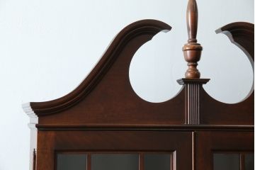 アメリカビンテージ　老舗工房　Jasper Cabinet(ジャスパーキャビネット)社　クラッシックデザインの小振りなビューローブックケース(ライディングビューロー、ライティングデスク、机、ワークデスク、本箱、本棚、飾り棚、収納棚、戸棚、引き出し、在宅用、在宅ワーク用、簿記机、ヴィンテージ)(R-083374)