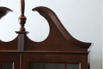 アメリカビンテージ　老舗工房　Jasper Cabinet(ジャスパーキャビネット)社　クラッシックデザインの小振りなビューローブックケース(ライディングビューロー、ライティングデスク、机、ワークデスク、本箱、本棚、飾り棚、収納棚、戸棚、引き出し、在宅用、在宅ワーク用、簿記机、ヴィンテージ)(R-083374)