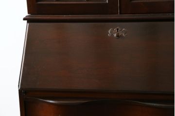 アメリカビンテージ　老舗工房　Jasper Cabinet(ジャスパーキャビネット)社　クラッシックデザインの小振りなビューローブックケース(ライディングビューロー、ライティングデスク、机、ワークデスク、本箱、本棚、飾り棚、収納棚、戸棚、引き出し、在宅用、在宅ワーク用、簿記机、ヴィンテージ)(R-083374)