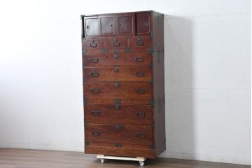 和製アンティーク　美品!!　前面欅(ケヤキ)材　漆塗り　重厚な手打ち金具と美しい杢目が魅力的な作りの良い三段重ね和箪笥(衣装箪笥、和タンス、収納たんす、引き出し、重ねタンス、バラ売り可能)(R-083379)
