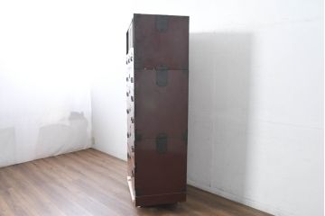 和製アンティーク　美品!!　前面欅(ケヤキ)材　漆塗り　重厚な手打ち金具と美しい杢目が魅力的な作りの良い三段重ね和箪笥(衣装箪笥、和タンス、収納たんす、引き出し、重ねタンス、バラ売り可能)(R-083379)