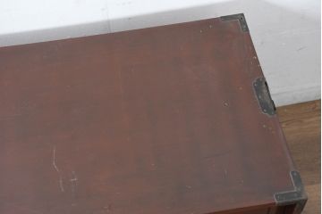 和製アンティーク　美品!!　前面欅(ケヤキ)材　漆塗り　重厚な手打ち金具と美しい杢目が魅力的な作りの良いローボード(テレビ台、テレビボード、和タンス、収納たんす、戸棚、収納棚)(R-083380)